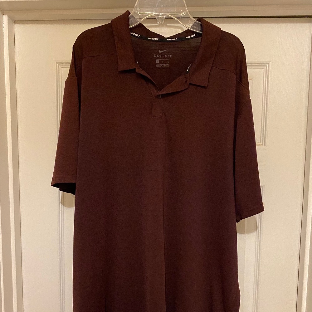 Nike Dri-Fit Men’s Golf Short Sleeve Shirt. Size XL. Colors maroon and black